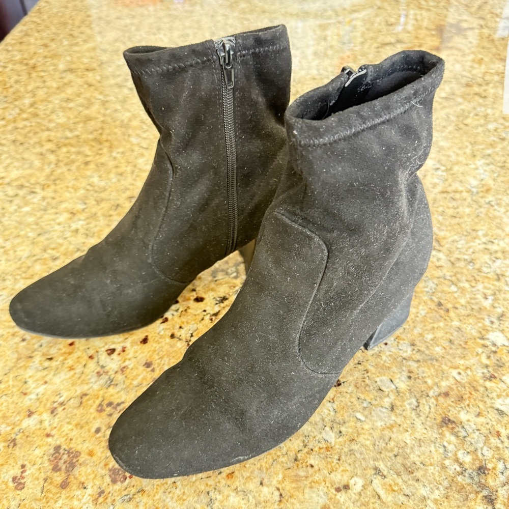 UNISA Black Faux Suede Ankle Boots Size 9 Zipper Fabric - Picture 6 of 11